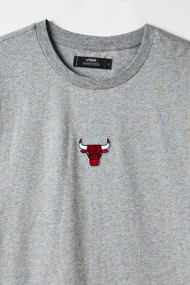 Pro Standard UO Exclusive NBA Chicago Bulls Logo Icon Tee