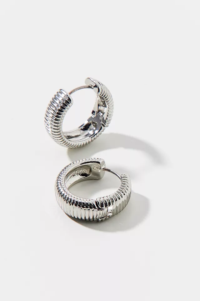 Ribbed Hoop Earring