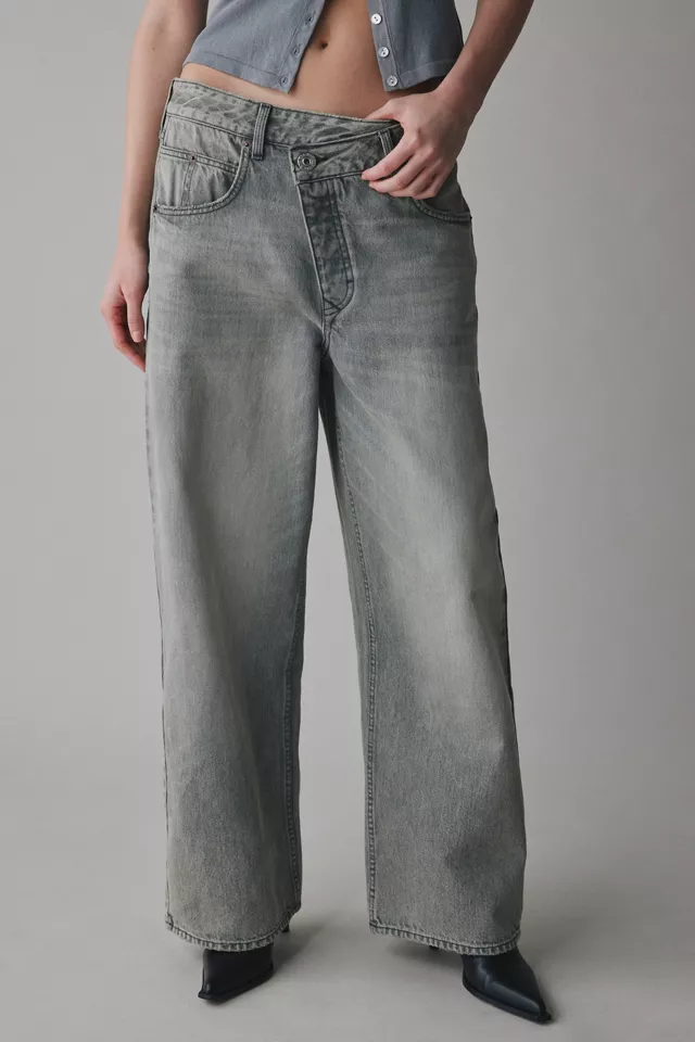 BDG Jaya Baggy Low-Rise Boyfriend Jean