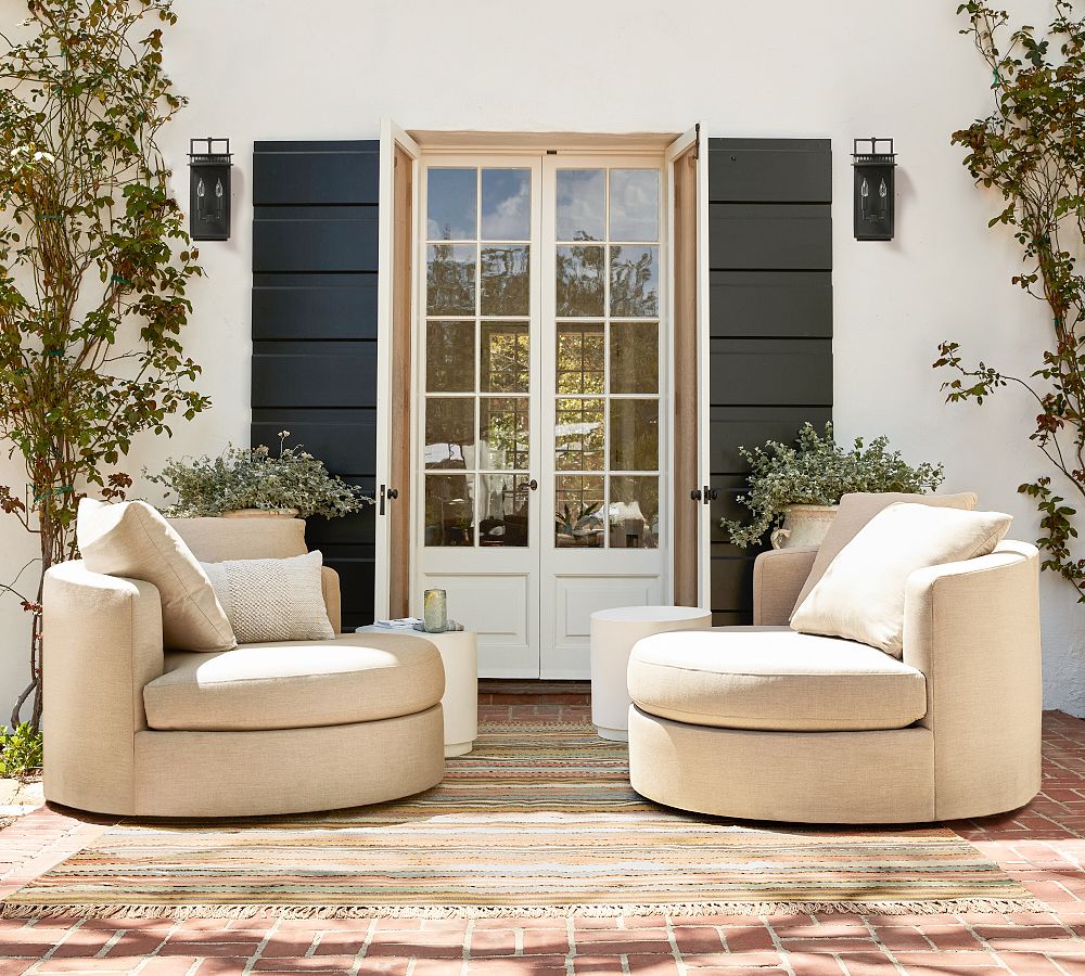 Balboa Upholstered Swivel Grand Outdoor Daybed