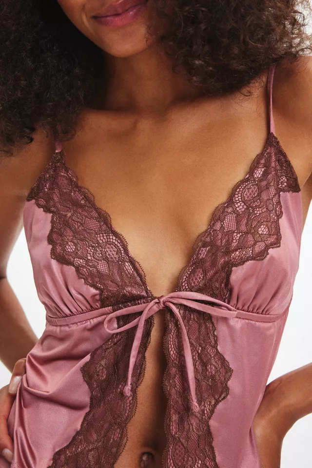 Kimchi Blue Erica Lace Trim Satin Flyaway Cami