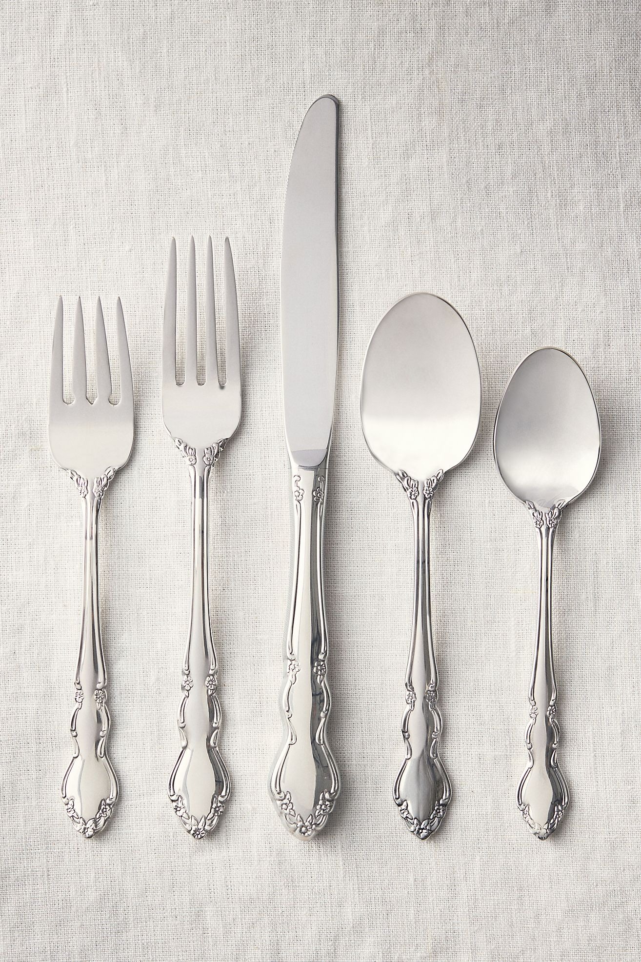 Dover Flatware 20-Piece Place Setting